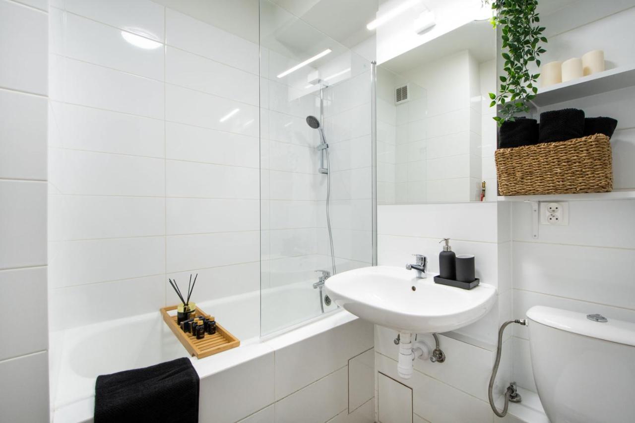 Apartments Centre By Arrenda Warsawa Bagian luar foto