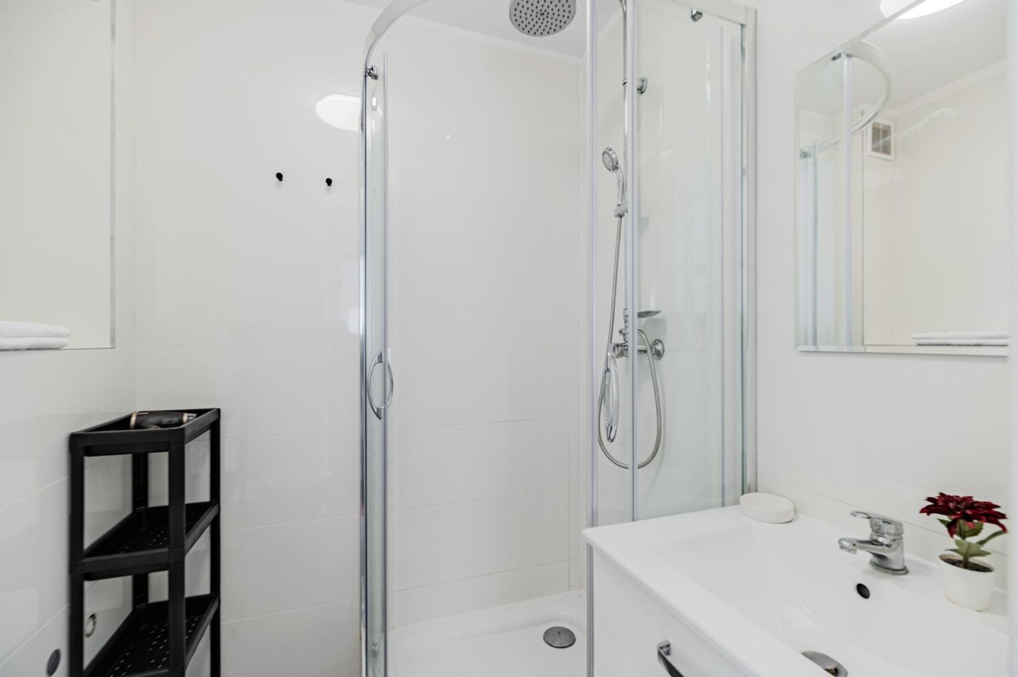 Apartments Centre By Arrenda Warsawa Bagian luar foto